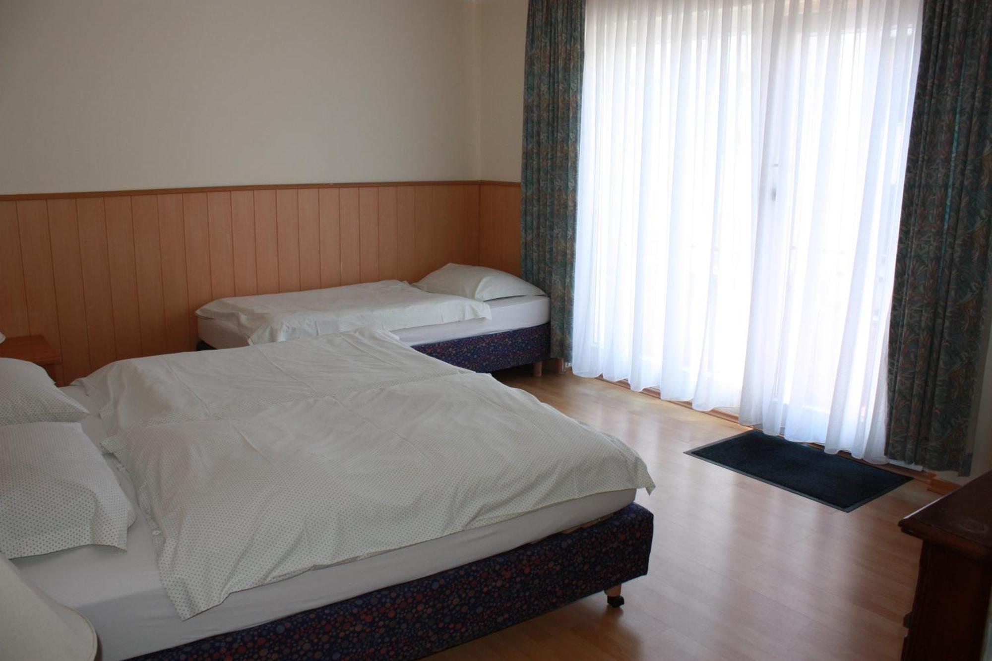 Hotel Roemerhafen Koln Bagian luar foto