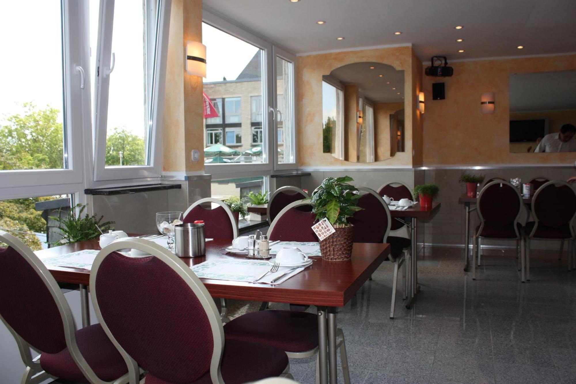Hotel Roemerhafen Koln Bagian luar foto
