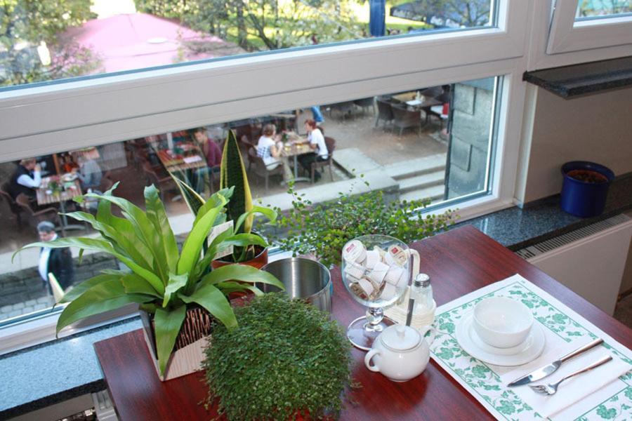 Hotel Roemerhafen Koln Bagian luar foto