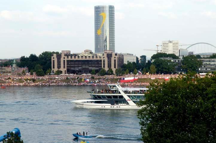 Hotel Roemerhafen Koln Bagian luar foto